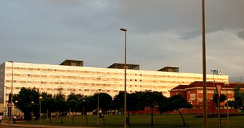 Se están suspendiendo operaciones en el Hospital San Pedro diariamente, perjudicando a los afectados a los cuales, en muchos casos, se les avisa con dos horas de antelación o en el propio hospital