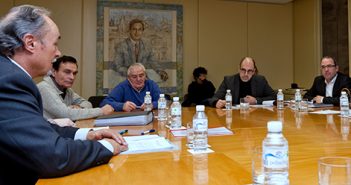 Reunión en el Parlamento de La Rioja con miembros de ADONAR