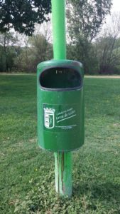 Foto parque papeleras