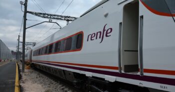 Tren de la serie 490 de Renfe en su proceso de adaptación a servicios regionales y de media distancia. (Foto: Ministerio de Transportes)