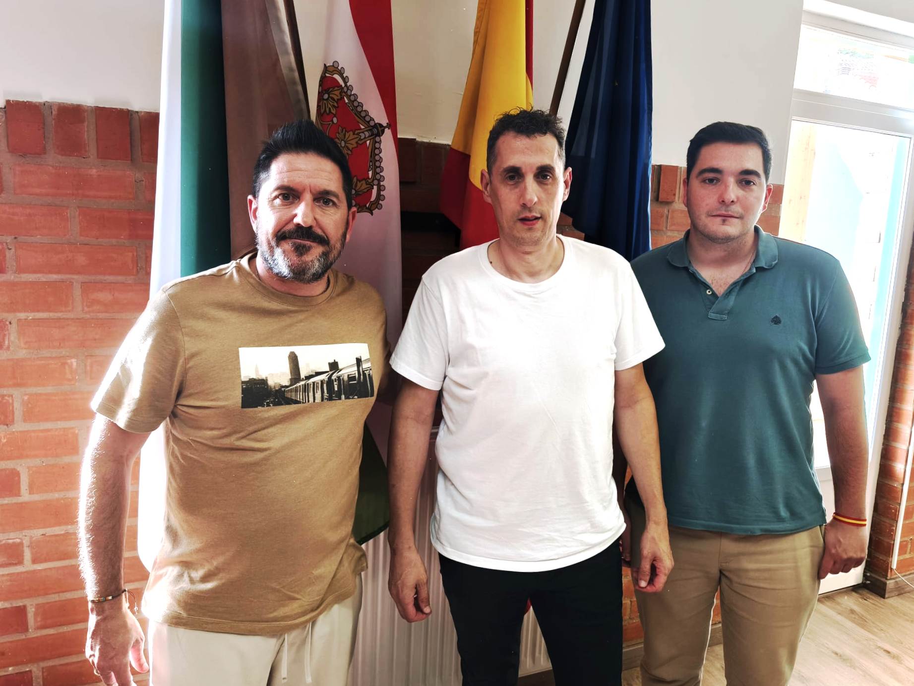 Jesús Ladron, Iván Herrero y Néstor Alfaro, tras reunirse en Cervera del Río Alhama.